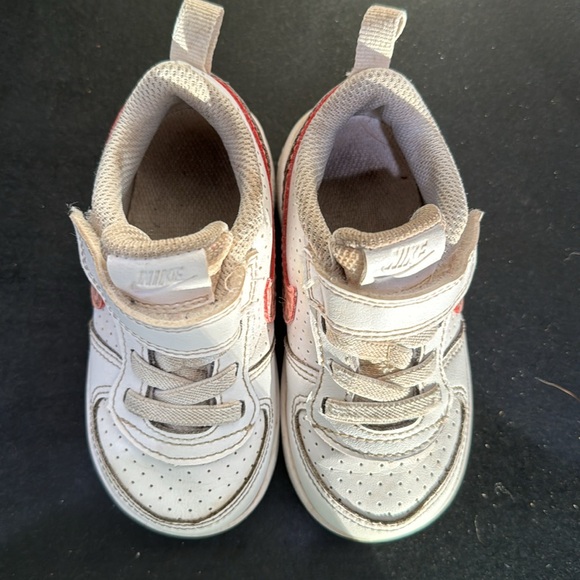 Toddler Nikes size 6 elastic laces - Picture 3 of 5